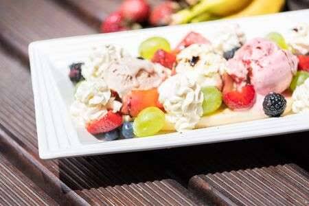 FRESH FRUIT SALAD WITH ICE CERAM loading