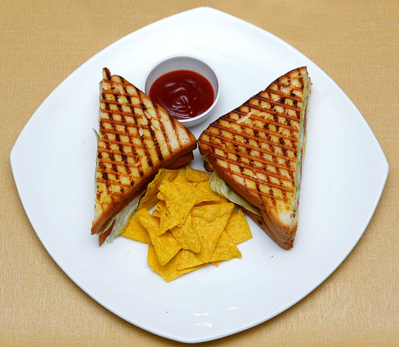 CLASSIC VEGETABLE AND CHEESE SANDWICH loading